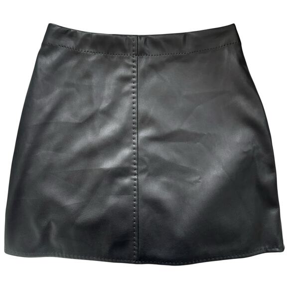 Max Studio Black Vegan Faux Leather Wrap Mini Skirt Size XS Y2K Edgy A-Line Chic - Picture 3 of 6